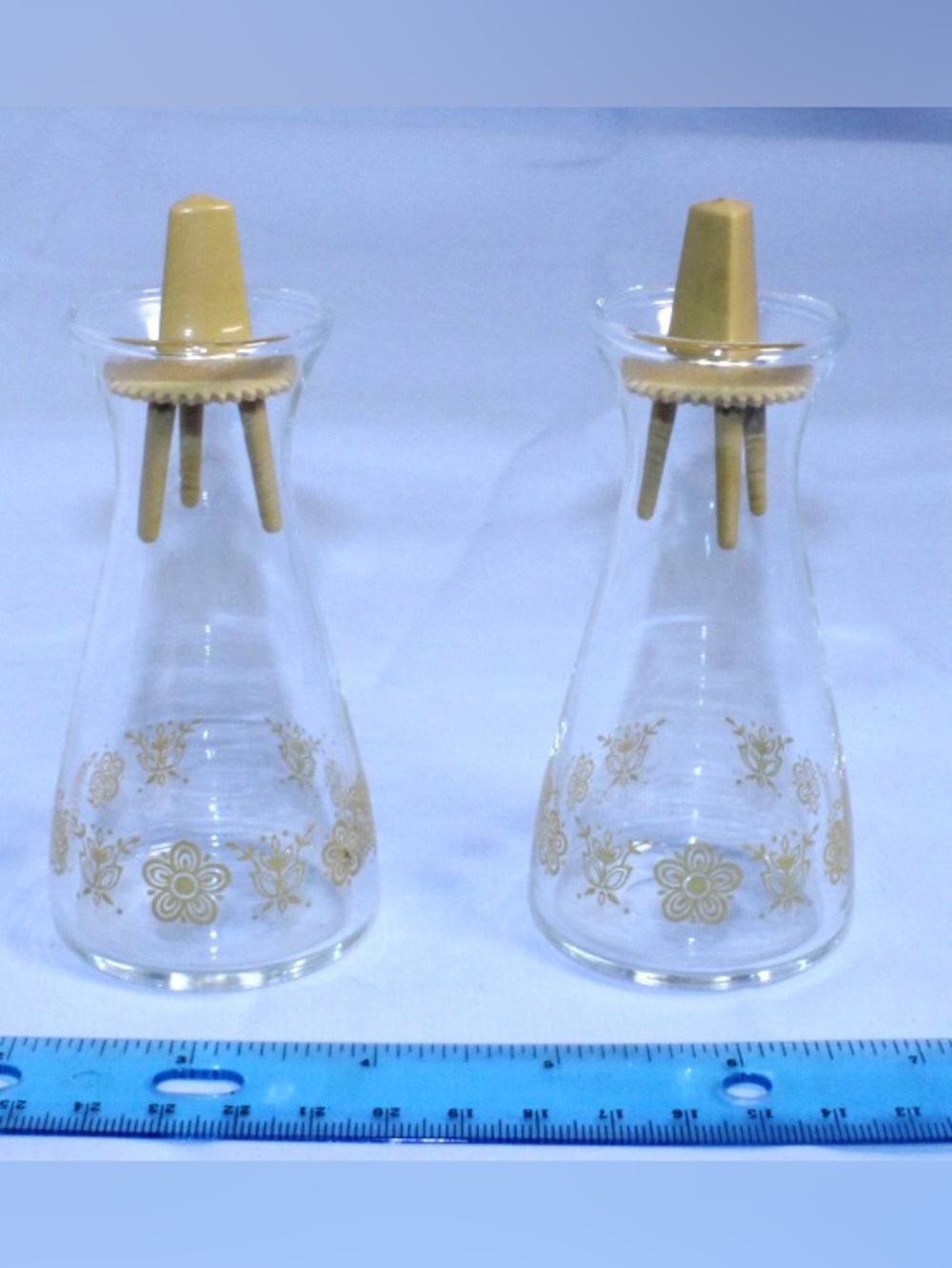 Pyrex Butterfly Gold Salt and Pepper Shaker Set - Picture 3 of 8